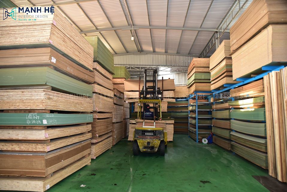 Lựa chọn chất liệu gỗ tại nhà máy Mạnh Hệ